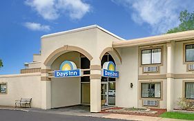 Days Inn by Wyndham Bloomington West